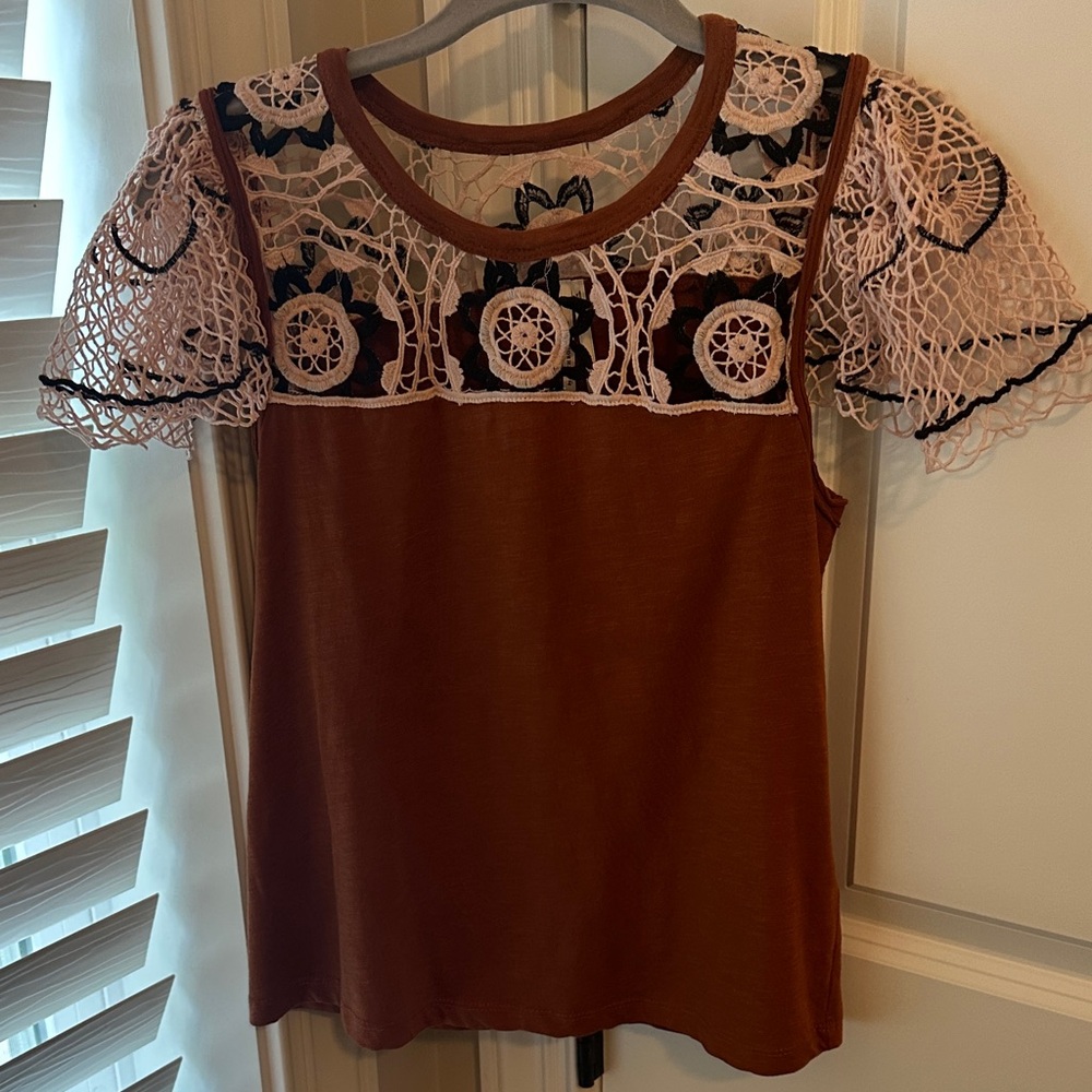 Anthropologie XS brown top with crochet sleeves